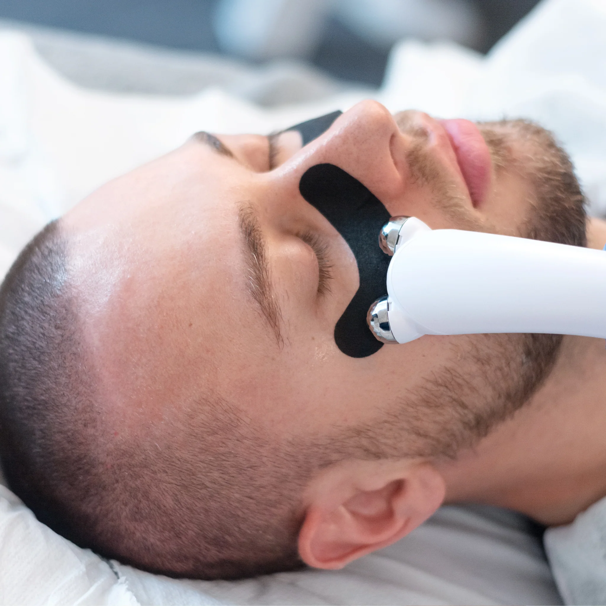 Trattamento illuminante occhi con Dermalogica